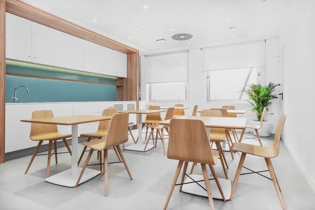 Kantoor te huur in Donostia-San Sebastián met garage - € 599 (Ref: 9809976)