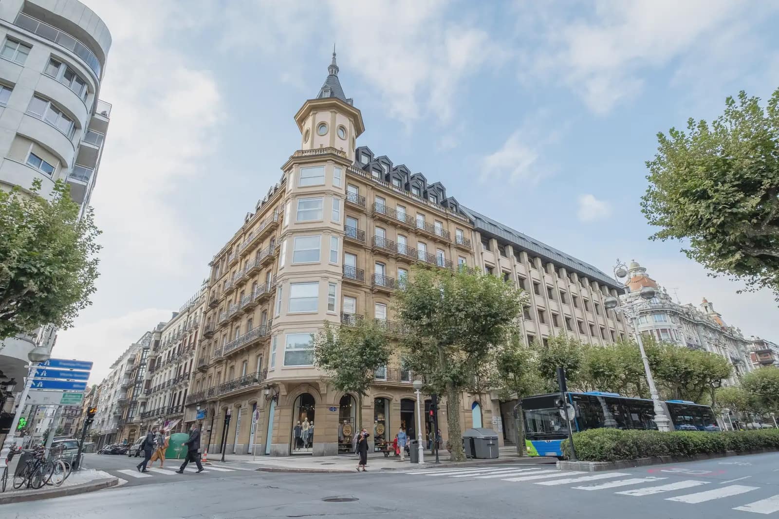 Bureau à louer à Donostia-San Sebastian avec garage - 5 106 € (Ref: 9809981)