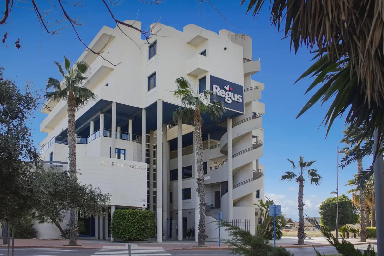 Kantoor te huur in Alicante stad met garage - € 419 (Ref: 9809987)