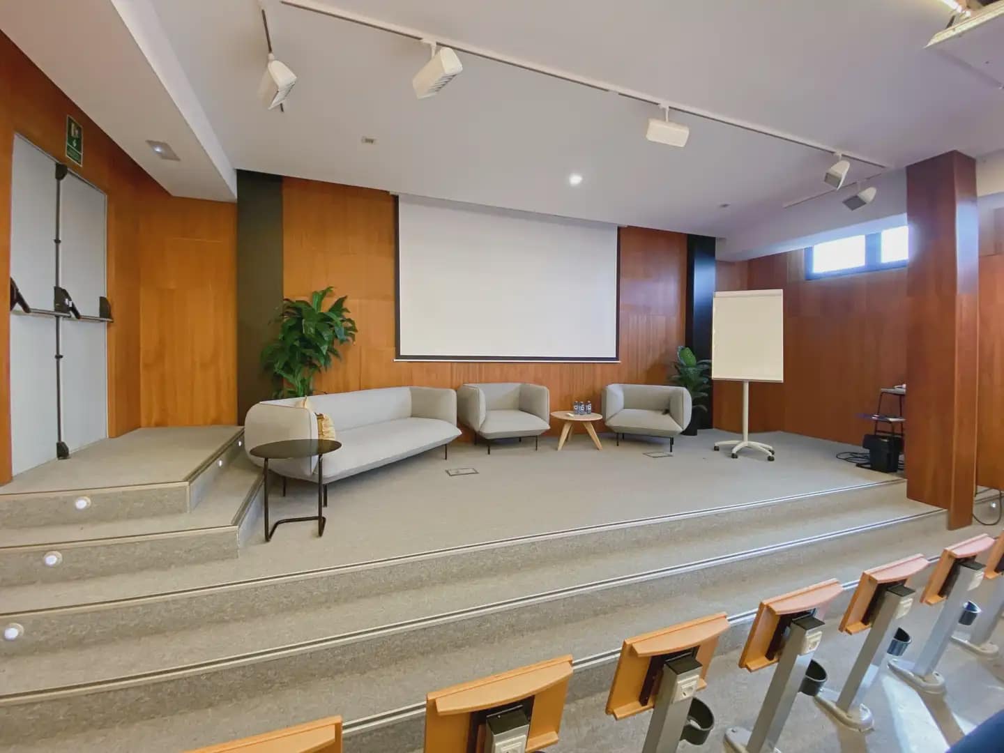 Office for rent in Alicante / Alacant city with garage - € 2,587 (Ref: 9809992)