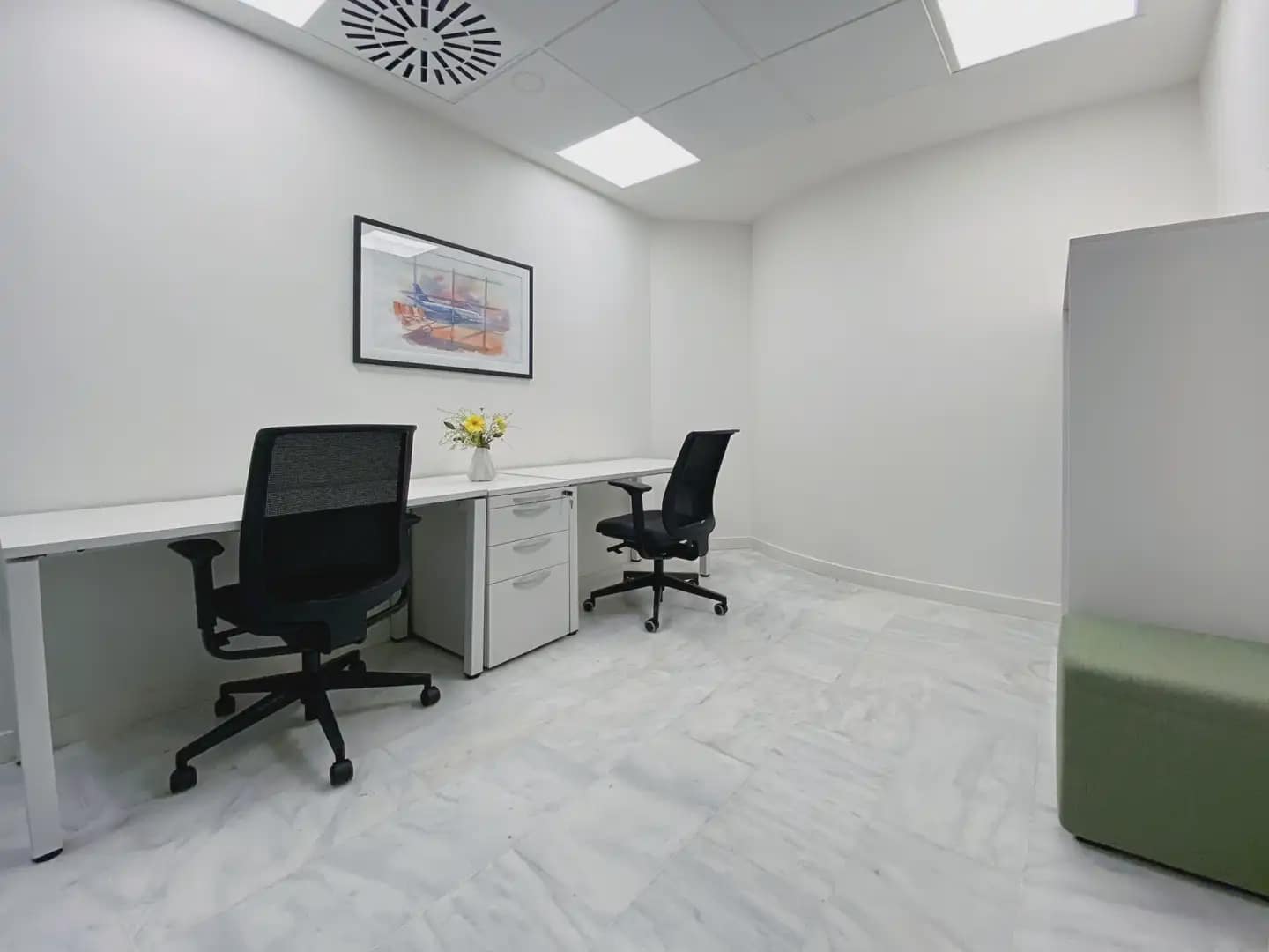 Office for rent in Alicante / Alacant city with garage - € 2,587 (Ref: 9809992)