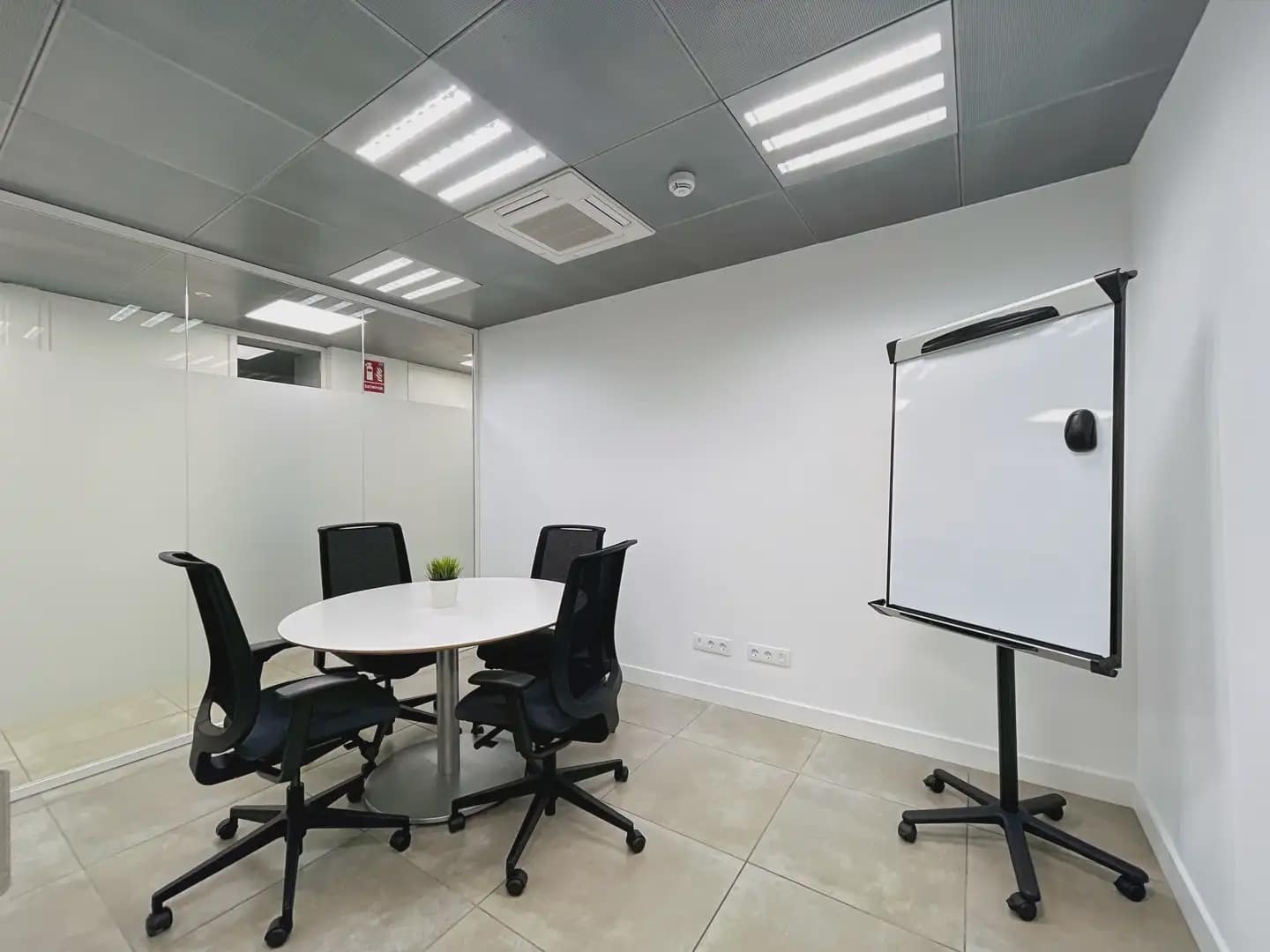 Kontor att hyra i Zaragoza stad med garage - 2 056 € (Ref: 9809993)