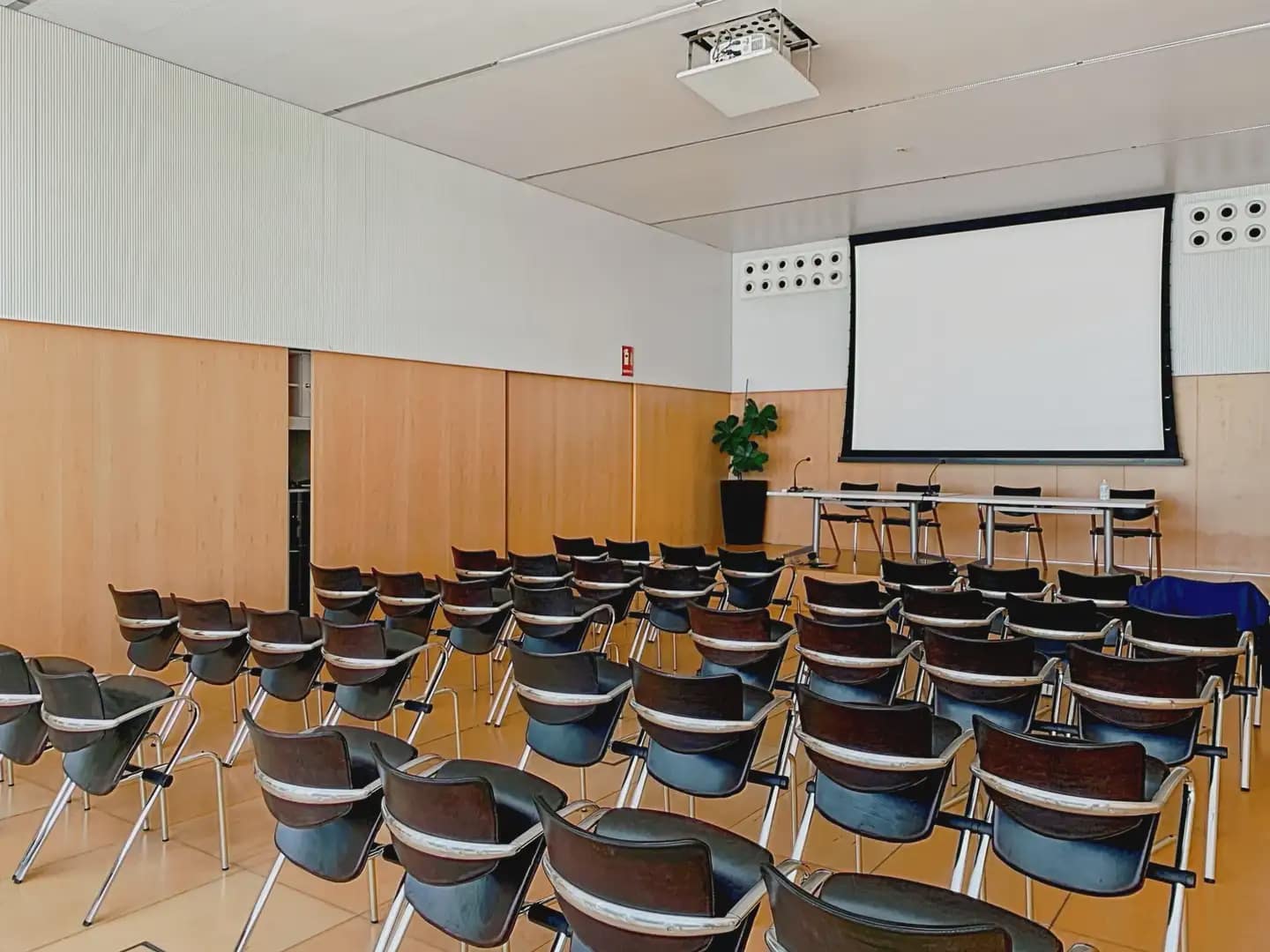 Büro zu vermieten in Zaragoza Stadt mit Garage - 109 € (Ref: 9809995)