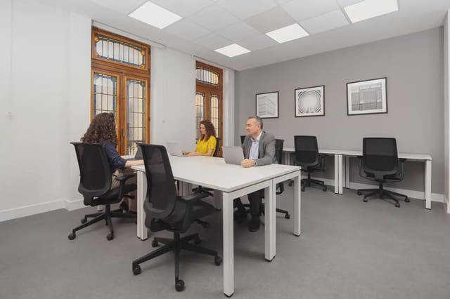 Oficina en Centro Urbano, Oviedo en alquiler con piscina garaje - 189 € (Ref: 9810019)