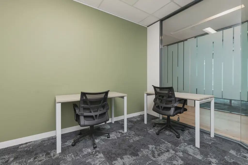 Kontor til leie i Oviedo med svømmebasseng garasje - € 458 (Ref: 9810021)