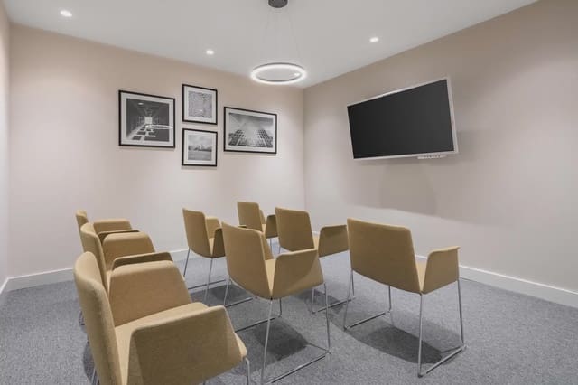 Kontor til leie i Centro Urbano, Oviedo med svømmebasseng garasje - € 659 (Ref: 9810022)