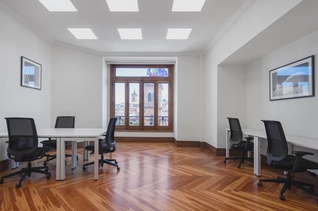 Kontor til leie i Centro Urbano, Oviedo med svømmebasseng garasje - € 659 (Ref: 9810022)