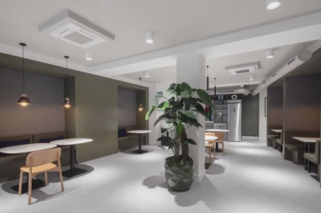 Kontor til leie i Centro Urbano, Oviedo med svømmebasseng garasje - € 849 (Ref: 9810025)
