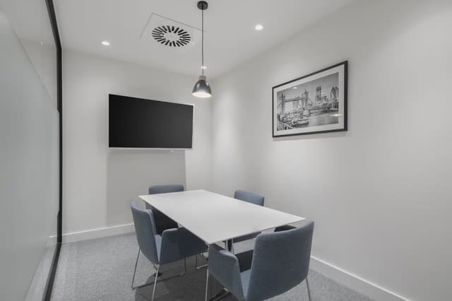 Biuro do wynajęcia w Centro Urbano, Oviedo z basenem garażem - 2 297 € (Ref: 9810026)