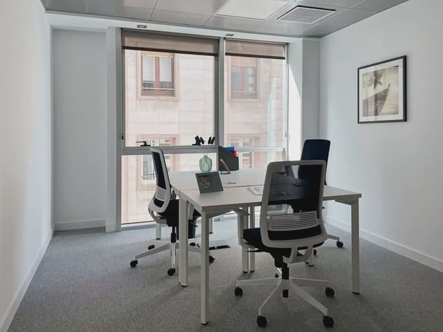 Kontor til leie i Santander med garasje - € 829 (Ref: 9810034)