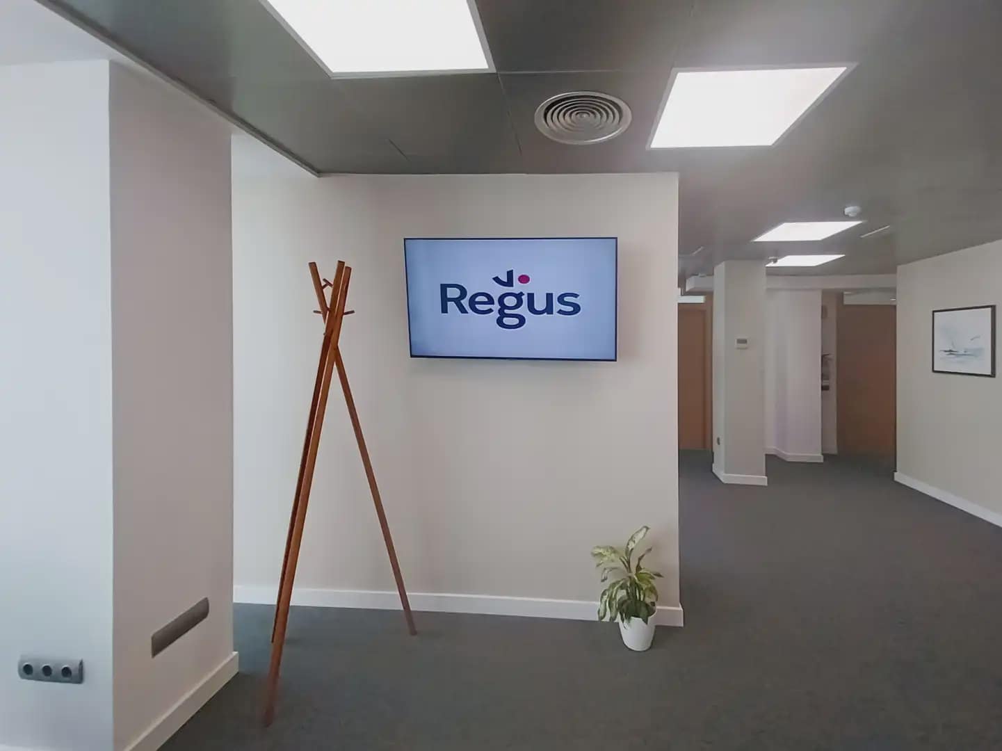 Bureau à louer à Santander avec garage - 4 746 € (Ref: 9810039)