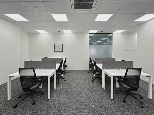 Kontor til leie i Valverde, Madrid by med garasje - € 189 (Ref: 9810047)