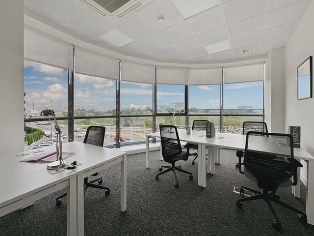 Kontor til leie i Valverde, Madrid by med garasje - € 189 (Ref: 9810047)