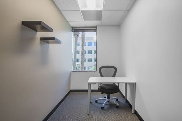 Büro zu vermieten in Valverde, Madrid Stadt mit Garage - 353 € (Ref: 9810059)
