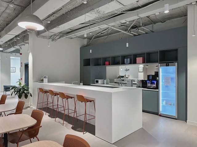 Kantoor te huur in Valverde, Madrid stad met garage - € 2.836 (Ref: 9810062)