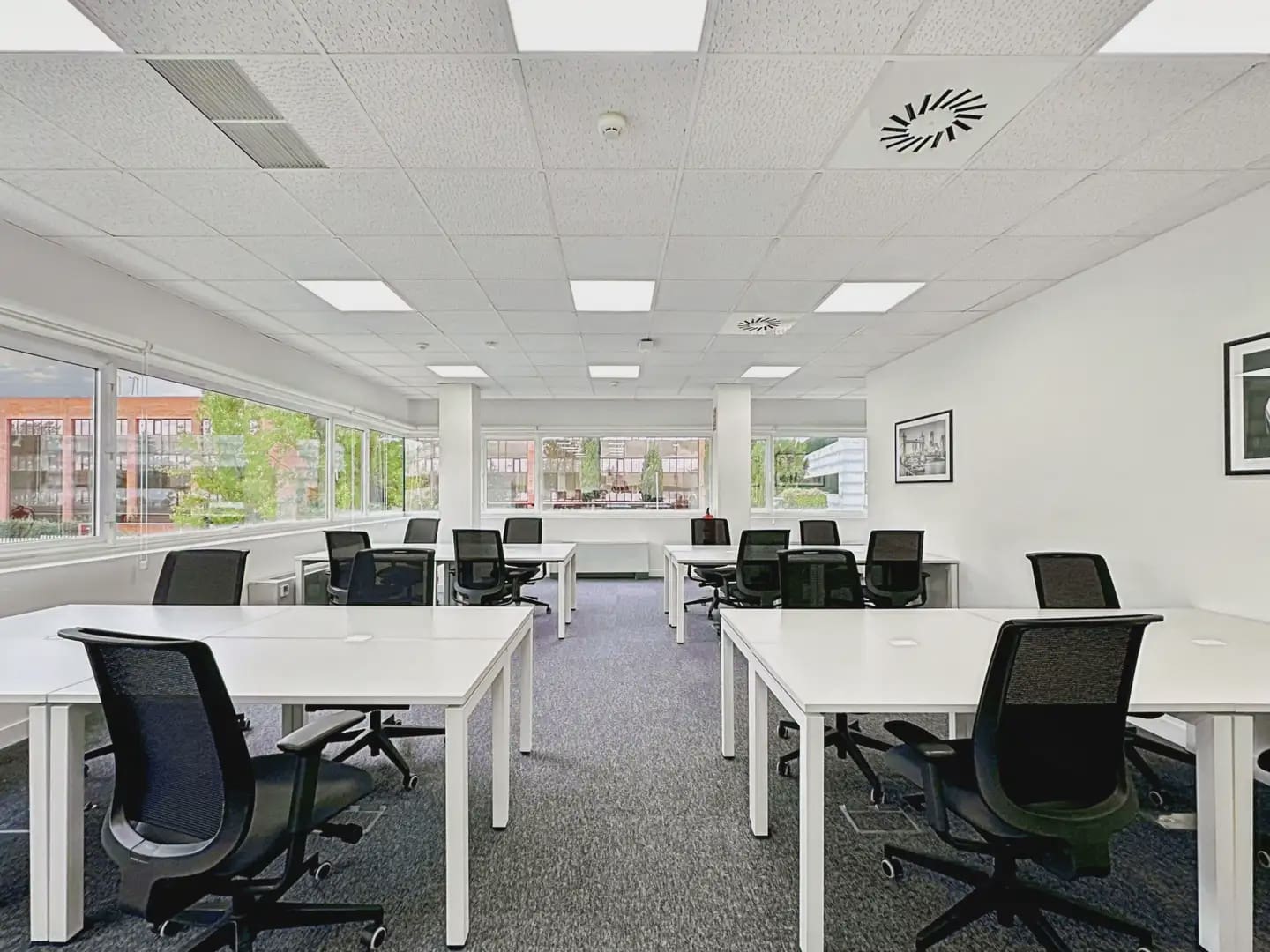 Kontor til leie i Tres Cantos med garasje - € 1 296 (Ref: 9810069)