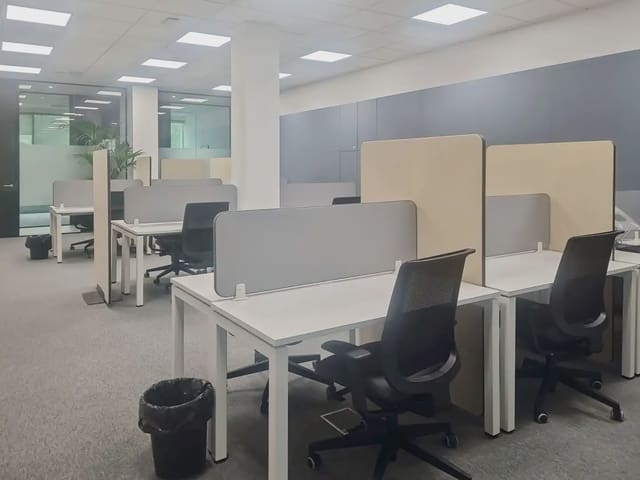 Toimisto vuokrattavana paikassa Sant Cugat del Vallès mukana 
autotalli - 149 € (Ref: 9810078)