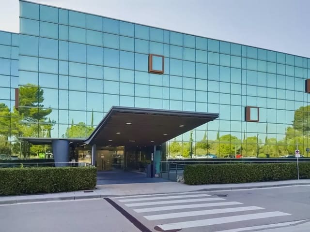 Ufficio da affittare in Sant Cugat del Vallès con garage - 409 € (Rif: 9810080)