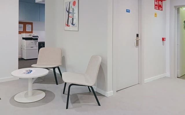 Oficina en El Plantío, Madrid ciudad en alquiler con garaje - 109 € (Ref: 9810101)