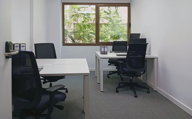 Oficina en El Plantío, Madrid ciudad en alquiler con garaje - 109 € (Ref: 9810101)