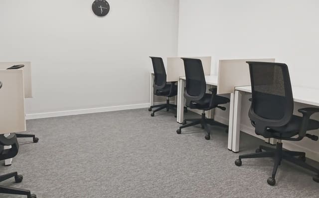 Kantoor te huur in El Plantío, Madrid stad met garage - € 638 (Ref: 9810111)
