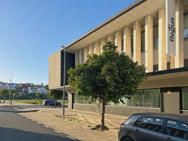 Office for rent in Camas with garage - € 135 (Ref: 9810113)