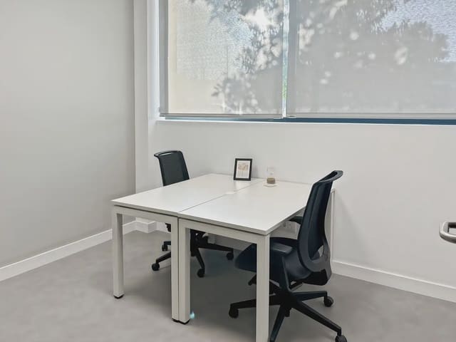 Bureau à louer à Camas avec garage - 189 € (Ref: 9810115)