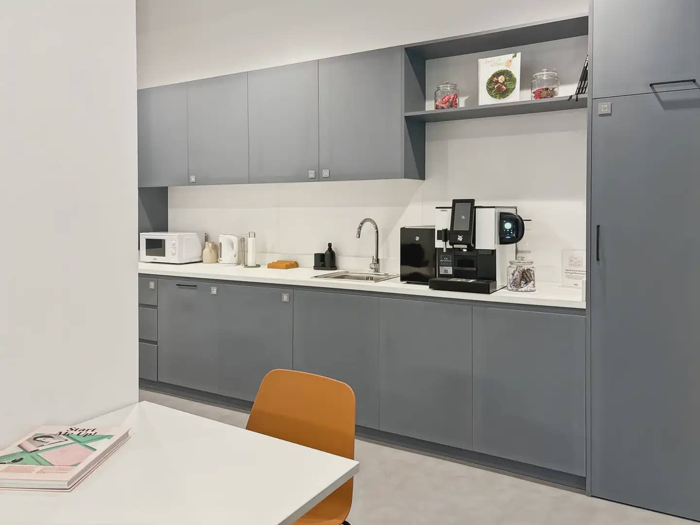 Oficina en Camas en alquiler con garaje - 1.817 € (Ref: 9810119)