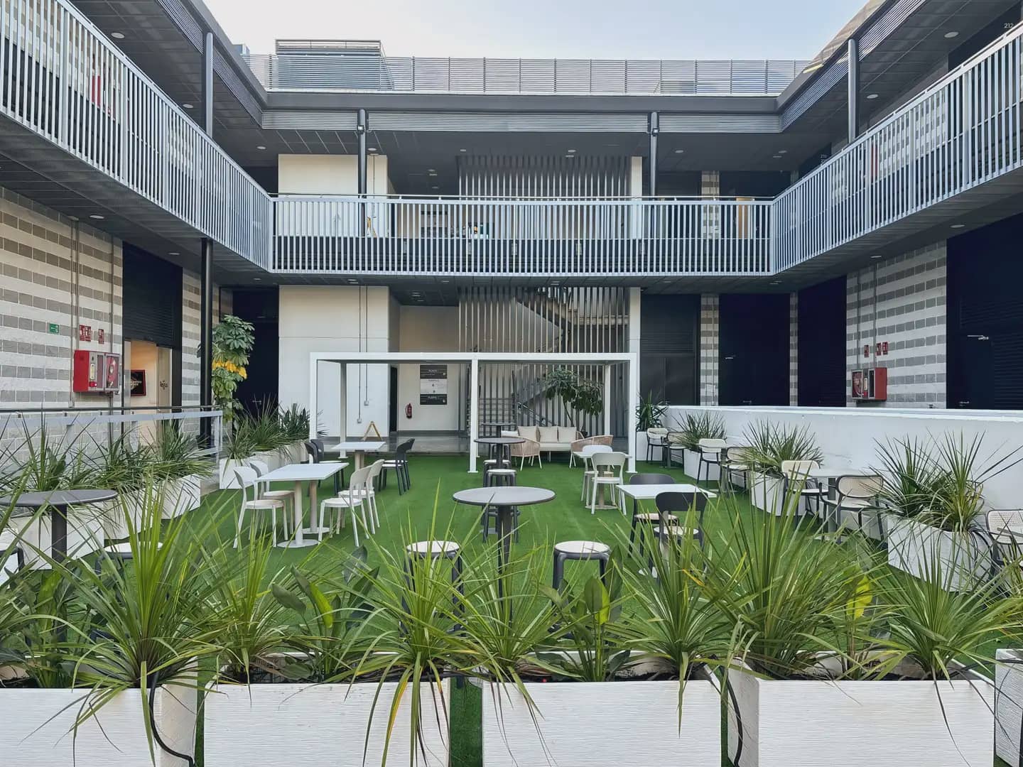 Oficina en Camas en alquiler con garaje - 1.817 € (Ref: 9810119)