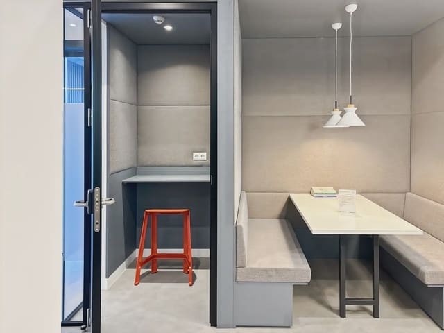 Office for rent in Camas with garage - € 1,169 (Ref: 9810123)