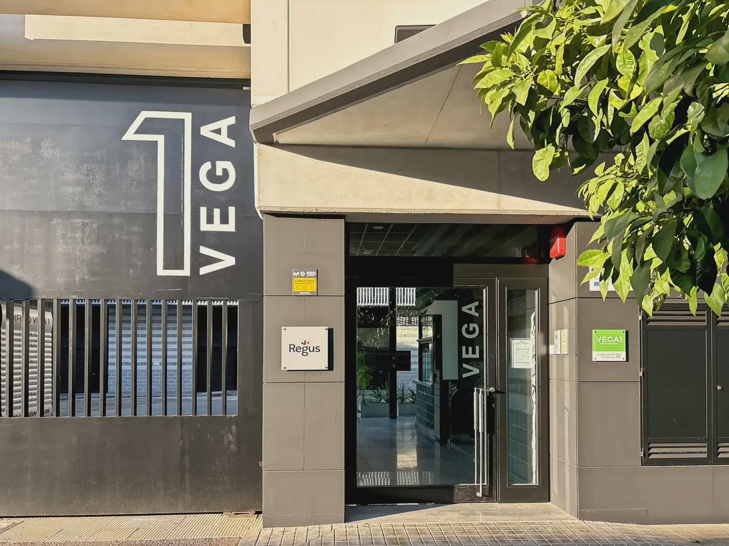 Office for rent in Camas with garage - € 1,169 (Ref: 9810123)