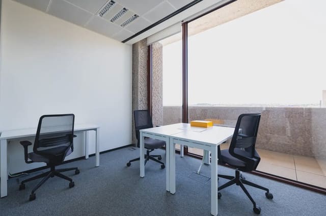 Kontor til leje i Aeropuerto, Madrid by med garage - € 109 (Ref: 9810138)