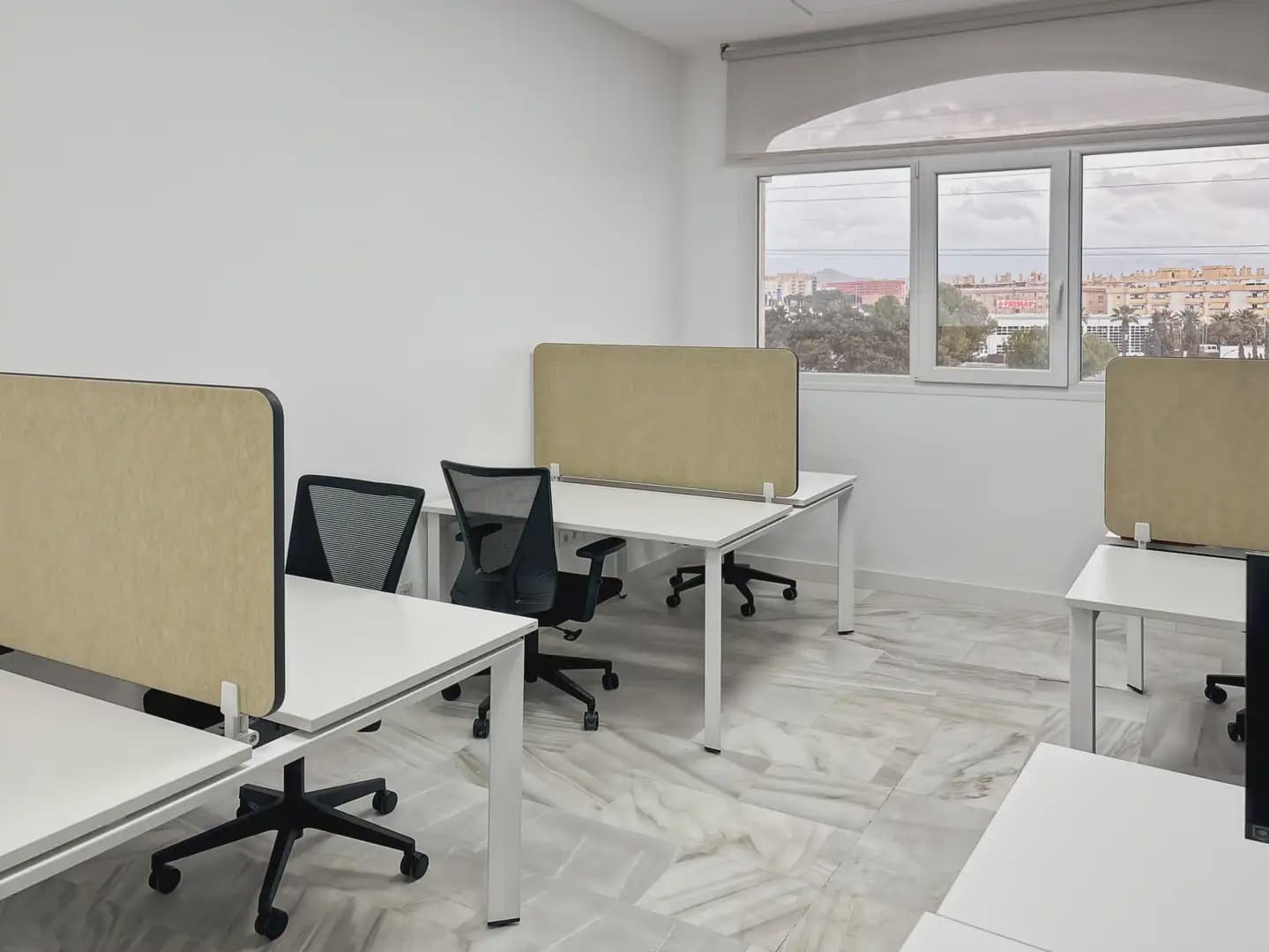 Oficina en Málaga ciudad en alquiler con garaje - 145 € (Ref: 9810155)