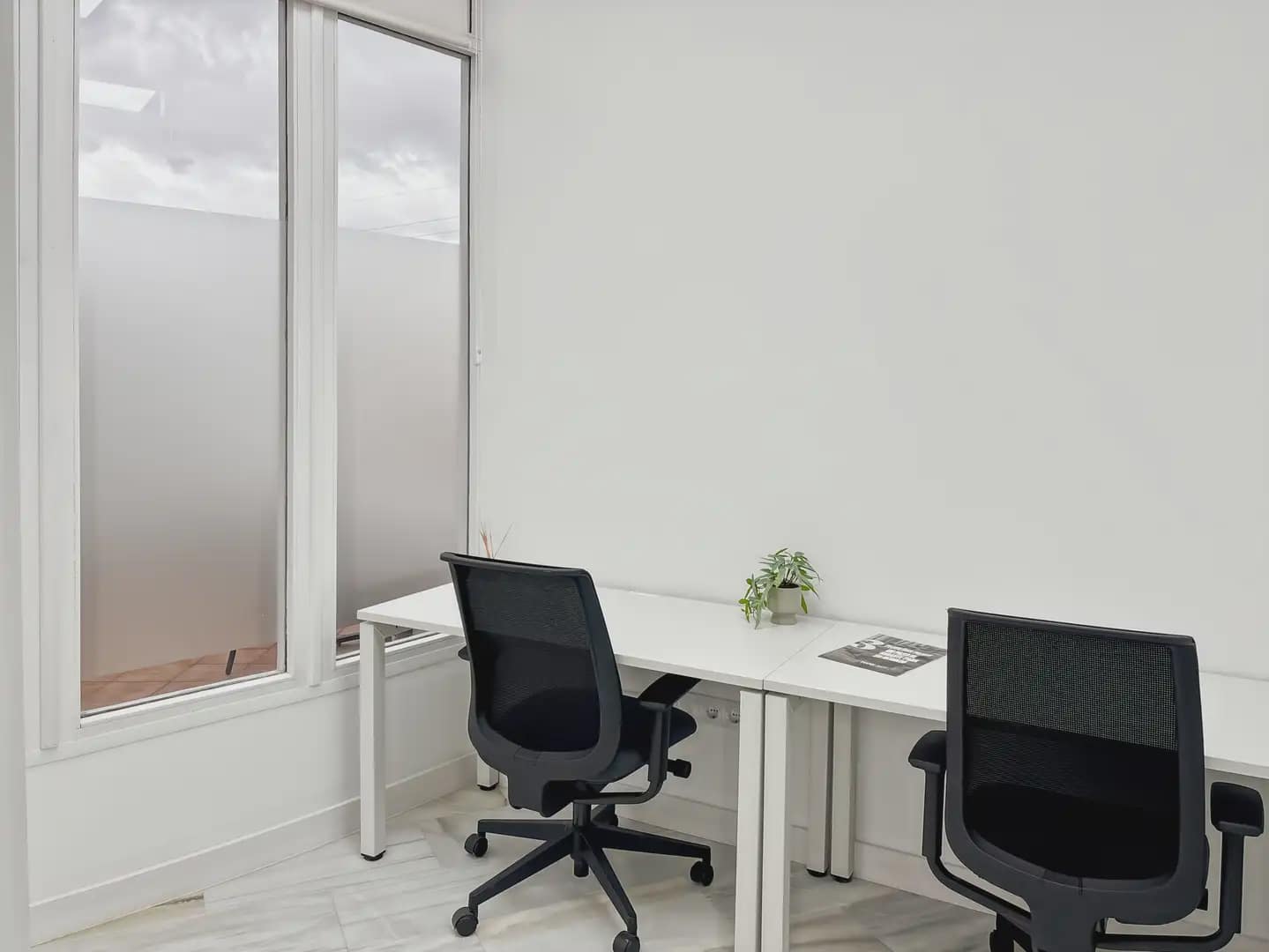 Kontor til leie i Malaga by med garasje - € 109 (Ref: 9810156)