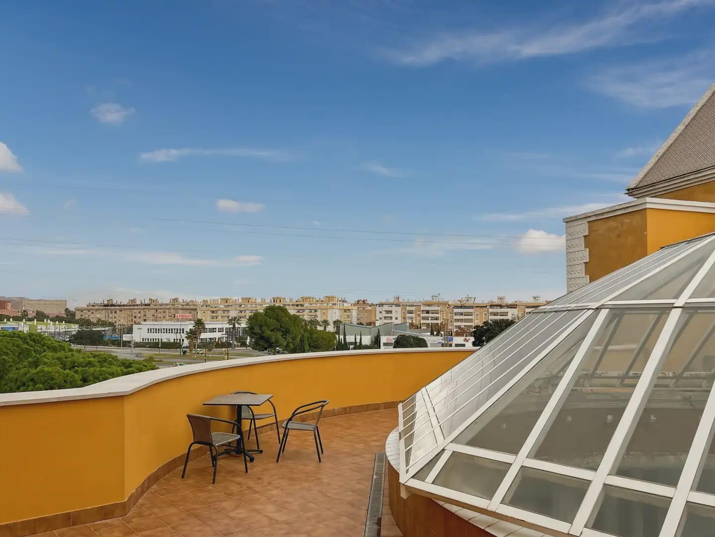 Toimisto vuokrattavana paikassa Malaga kaupunki mukana 
autotalli - 678 € (Ref: 9810159)