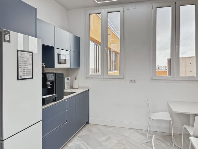 Kontor til leie i Parq Emp Alameda, Málaga by med garasje - € 149 (Ref: 9810161)