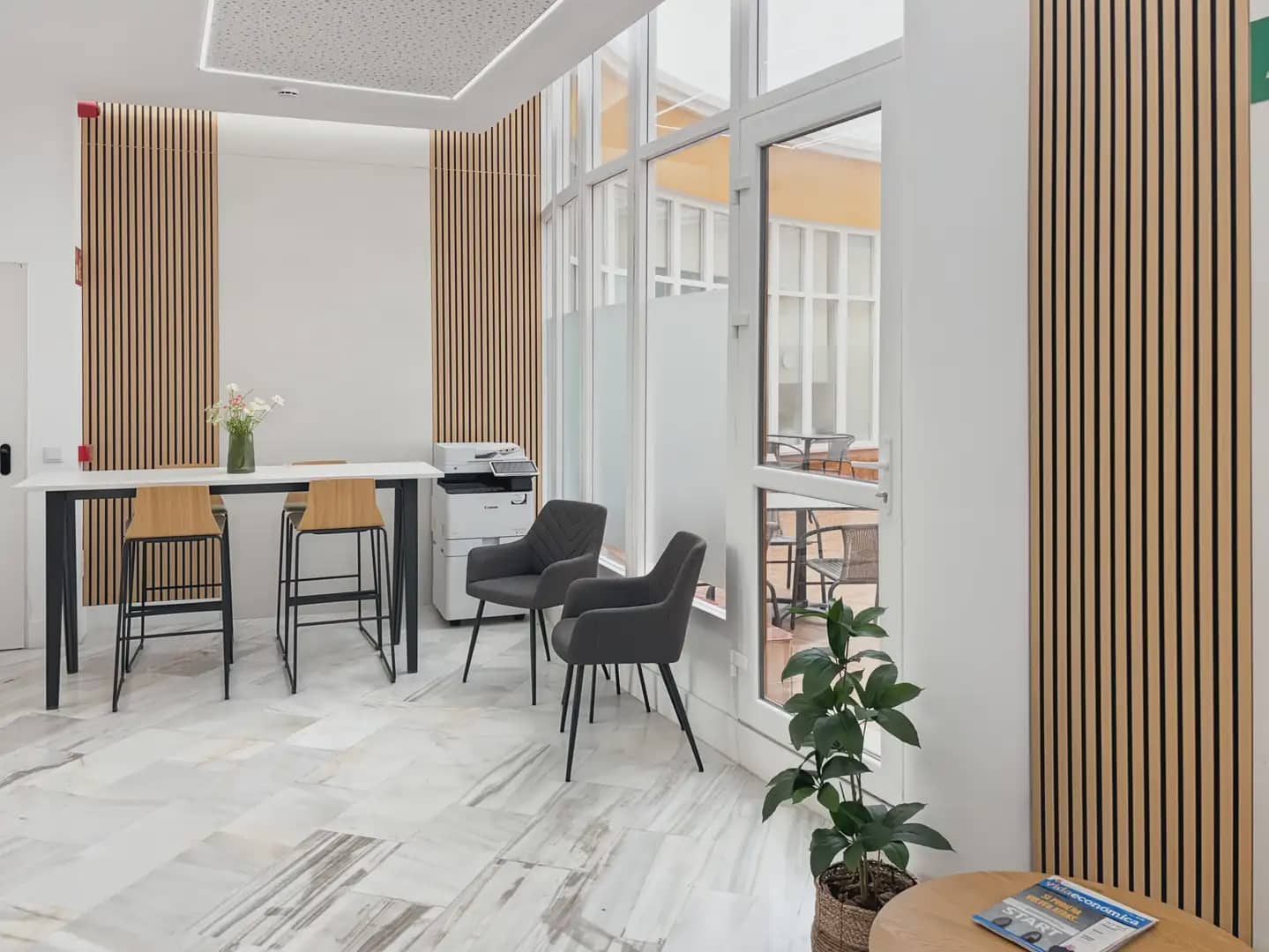 Toimisto vuokrattavana paikassa Malaga kaupunki mukana 
autotalli - 699 € (Ref: 9810162)