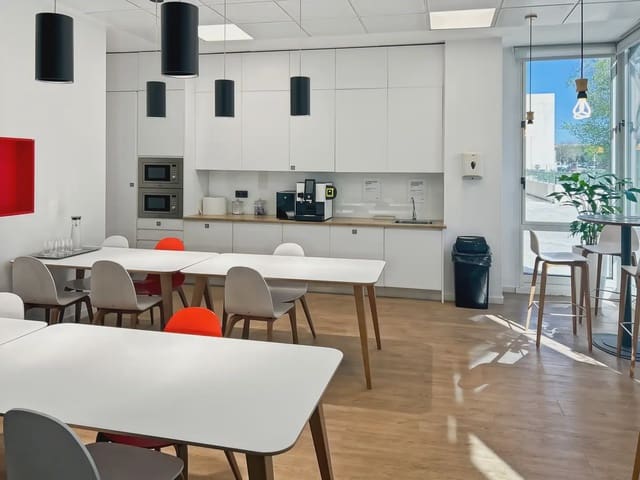 Toimisto vuokrattavana paikassa Corralejos, Madrid kaupunki mukana 
autotalli - 919 € (Ref: 9810166)