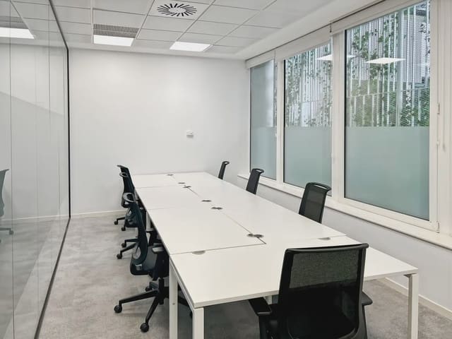 Toimisto vuokrattavana paikassa Corralejos, Madrid kaupunki mukana 
autotalli - 189 € (Ref: 9810170)