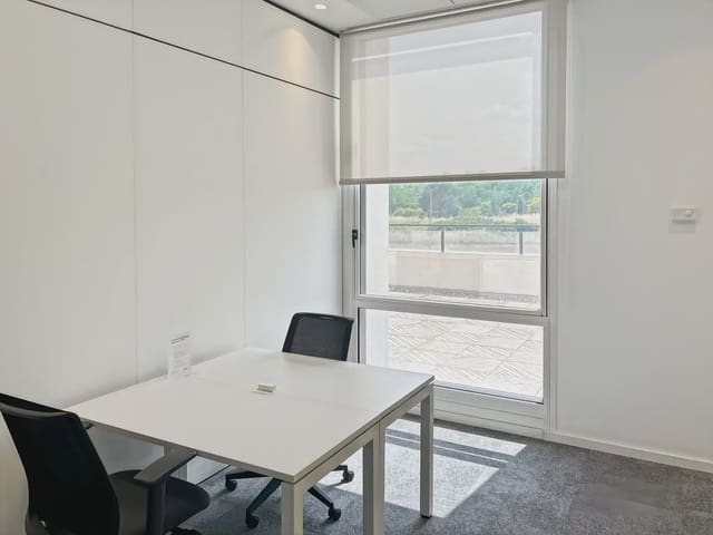 Kontor til leie i Corralejos, Madrid by med garasje - € 529 (Ref: 9810172)