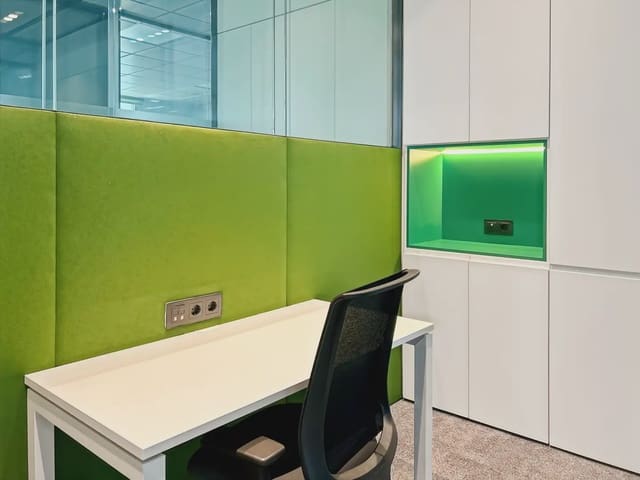 Kantoor te huur in Corralejos, Madrid stad met garage - € 749 (Ref: 9810173)