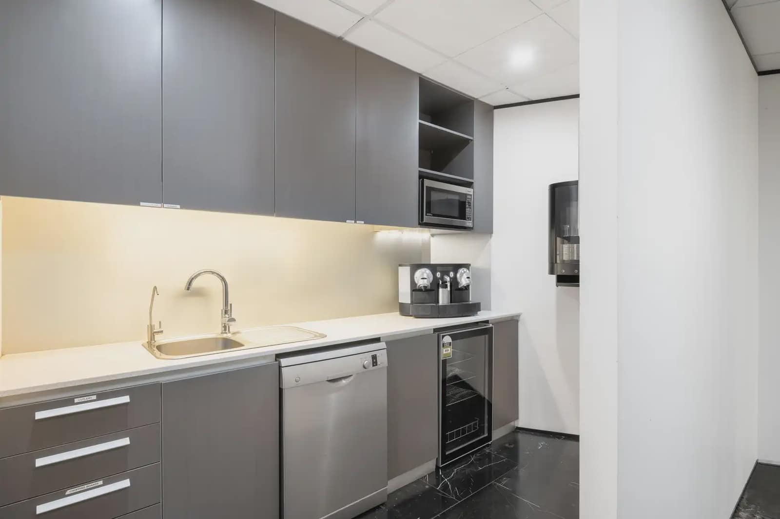 Kantoor te huur in A Coruna stad met garage - € 129 (Ref: 9810178)