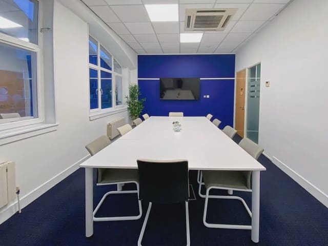 Kantoor te huur in La Raiosa, Valencia stad met garage - € 135 (Ref: 9810198)