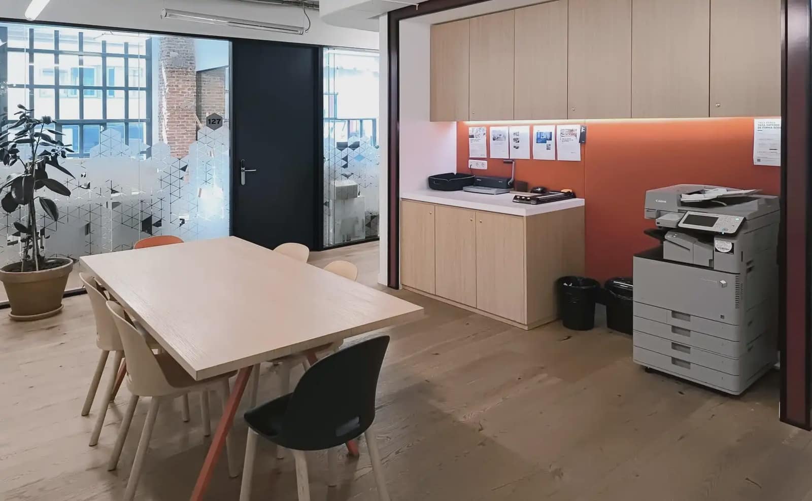 Büro zu vermieten in Madrid Stadt mit Garage - 1.298 € (Ref: 9810226)