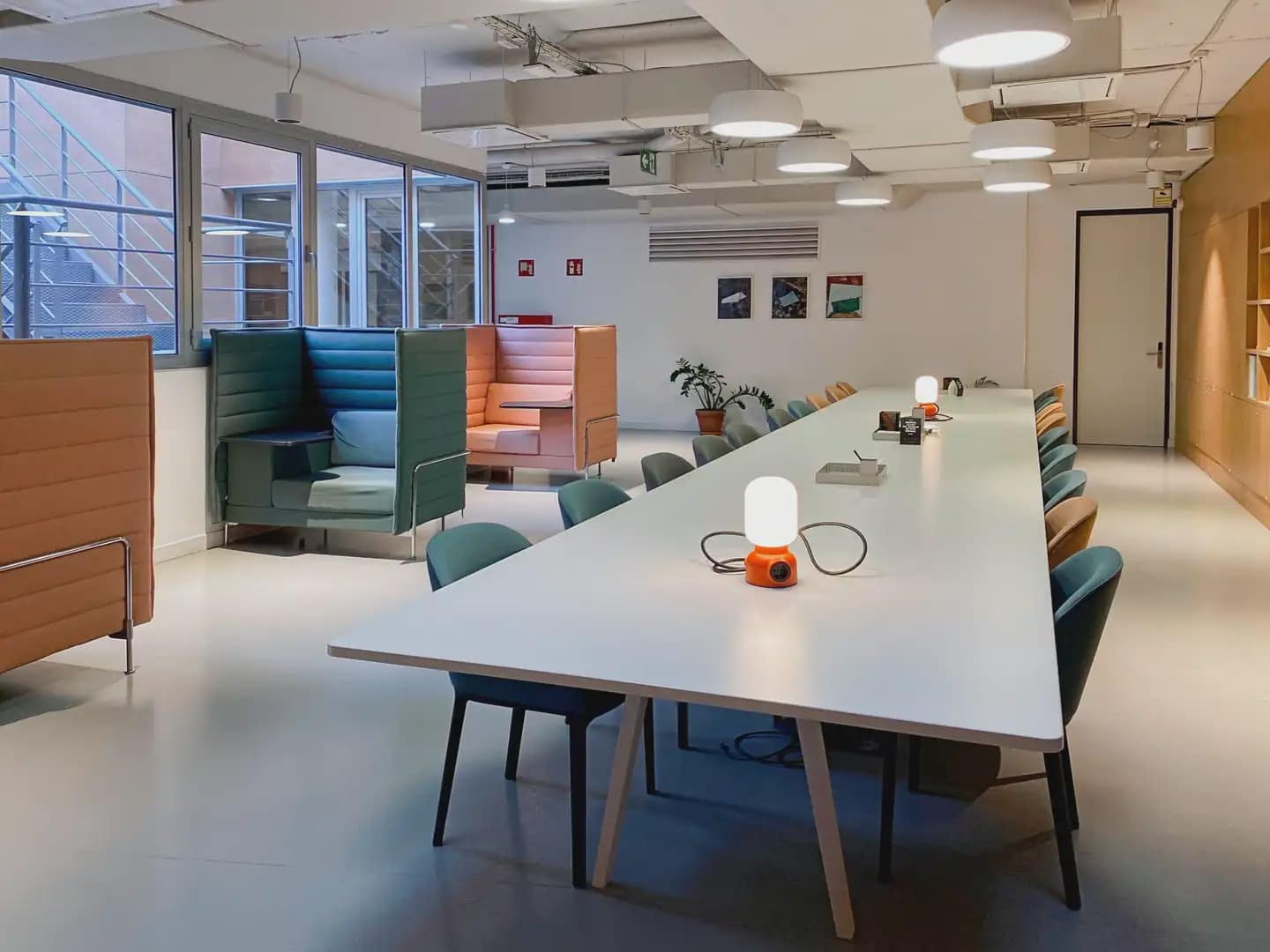 Kontor til leie i Barcelona by med garasje - € 1 249 (Ref: 9810237)