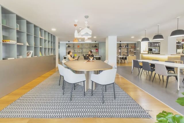 Kontor til leie i Jerónimos, Madrid by med garasje - € 189 (Ref: 9810243)