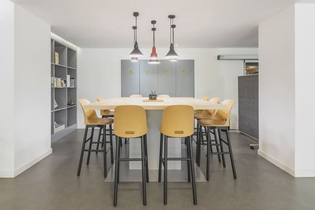 Office for rent in Jerónimos, Madrid city with garage - € 649 (Ref: 9810249)
