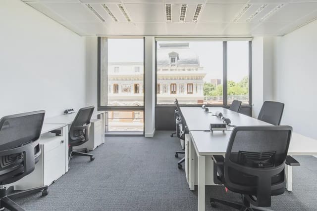 Office for rent in Jerónimos, Madrid city with garage - € 649 (Ref: 9810249)