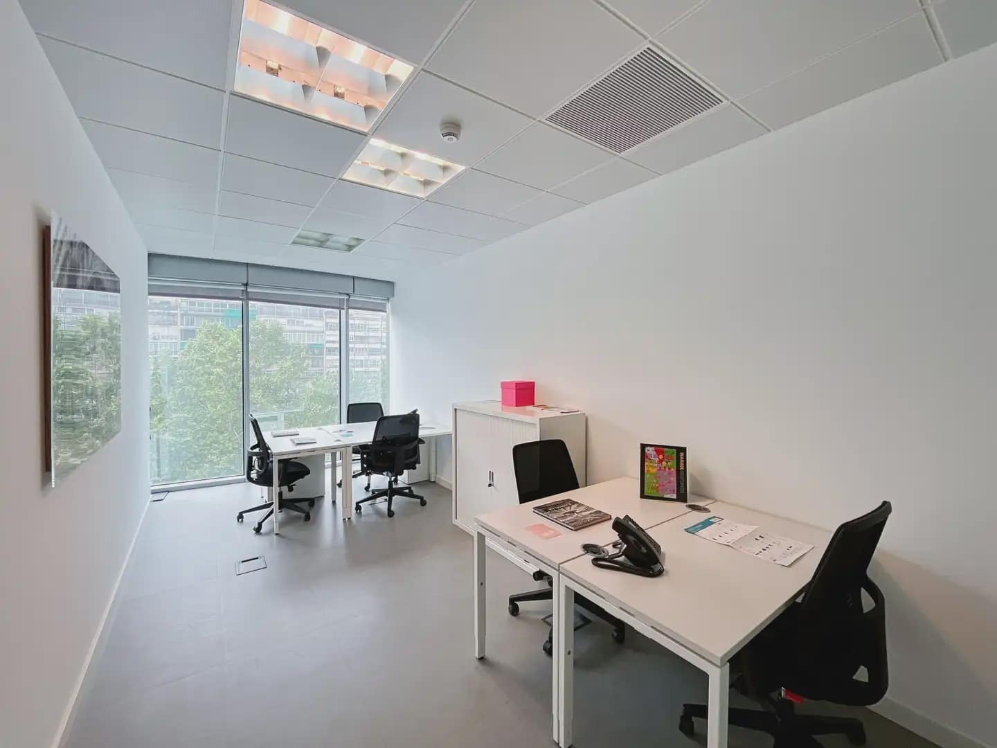 Oficina en Madrid ciudad en alquiler con garaje - 149 € (Ref: 9810251)