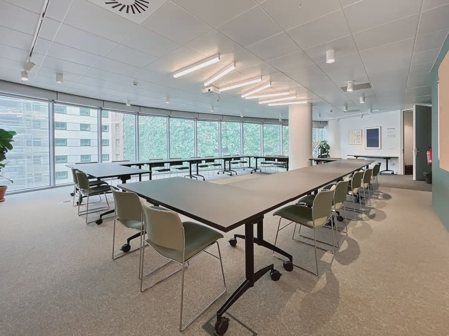 Oficina en Madrid ciudad en alquiler con garaje - 149 € (Ref: 9810251)